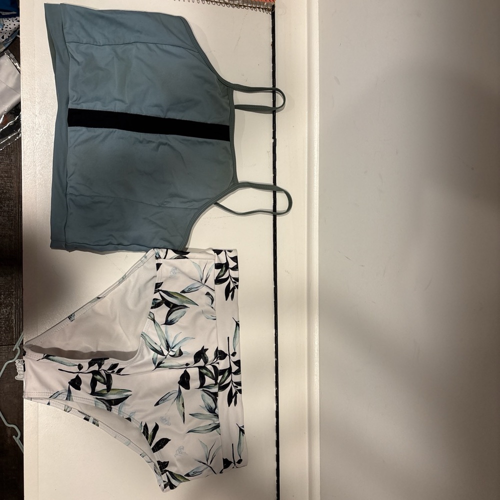 SHEIN Green and White Leaf Print Bikini